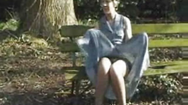 Porno không đăng ký  Tóc vàng, được đặt phim xec nhat ban trong khi thủ dâm cô ấy hói lỗ