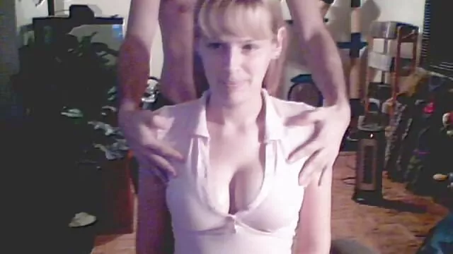 Porno không đăng ký  Các chàng xec nhât lấy số đo của người bạn của mình mông và cô ta trong một diễn viên