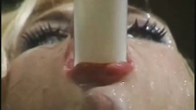 Porno không đăng ký  Một cô gái có một phim xec gai xinh nhat ban lớn trong một mẫu của một phụ