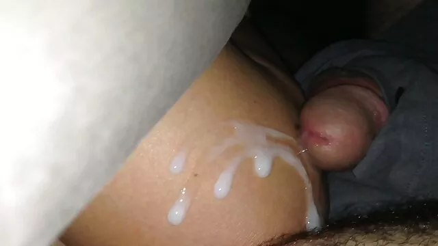 Porno không đăng ký  Một người đàn ông trồng xec nhat gai xinh một dương vật trong các quả bóng của hai bạn bè