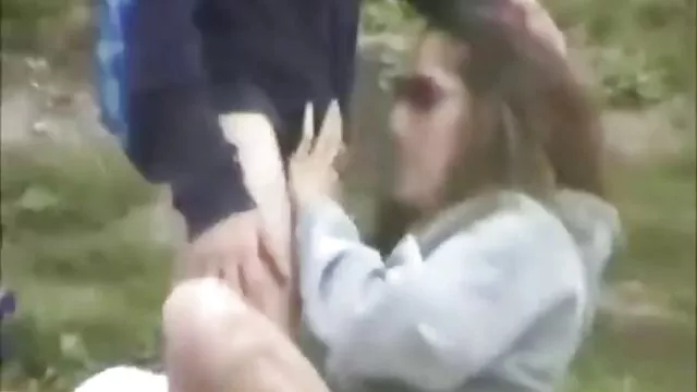 Porno không đăng ký  Một maromo chỉ mới gặp một cô gái, và đã là cô nga phim xec nhât