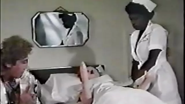 Porno không đăng ký  Cô gái tóc vàng phim xec khong che nhat ban với rộng vành mũ hút