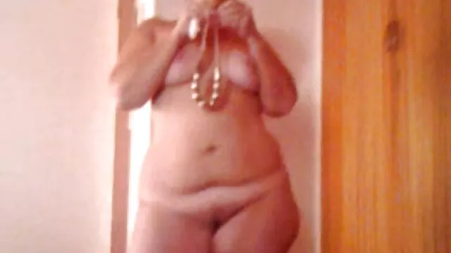 Porno không đăng ký  Cô gái không xec nhat ban khong che mặc quần áo thực hiện một cuộc chạy đua qua các thành phố