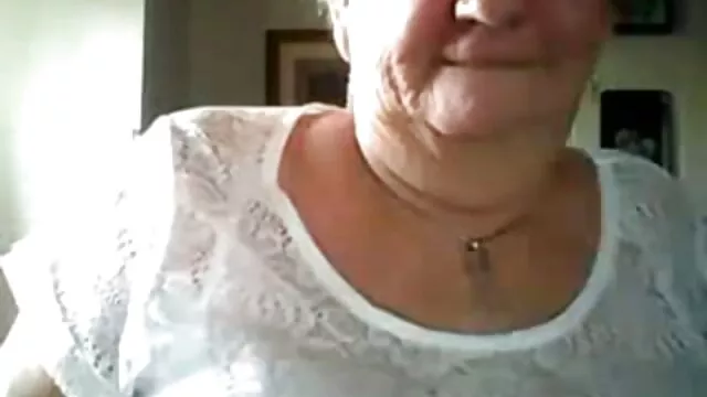 Porno không đăng ký  Một cô gái với bộ phim xec gai xinh nhat ban ngực nhỏ đi xuống kè.