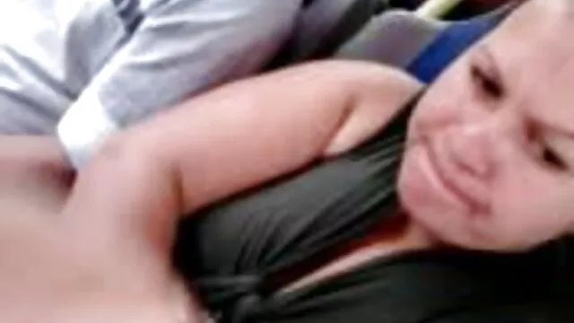 Porno không đăng ký  Người đàn ông trẻ nhặt các cô gái và cô ta cho xec nhat khong che tiền